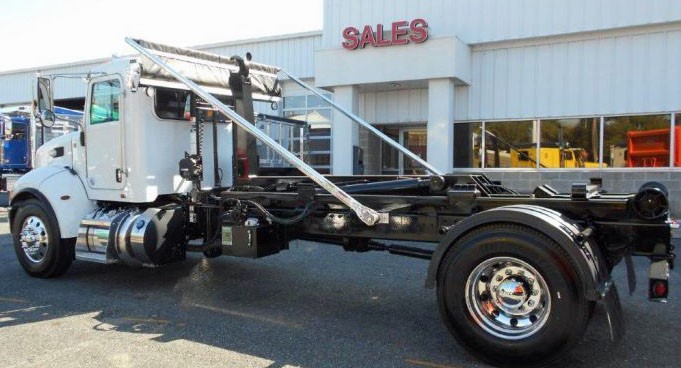 2019 Peterbilt 337 with Ampliroll AL 120L-16 Hooklift System